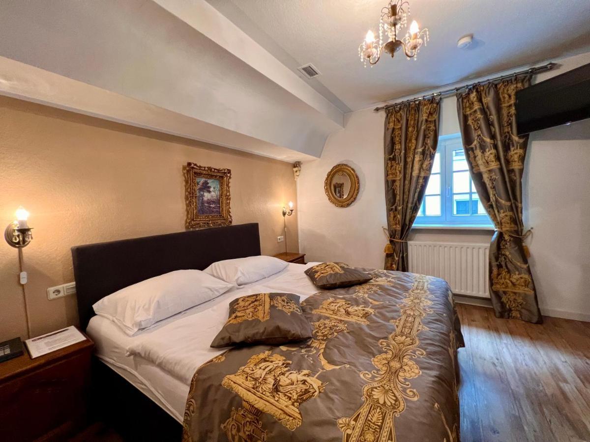 Altstadthotel Hayk Am Rhein Colónia