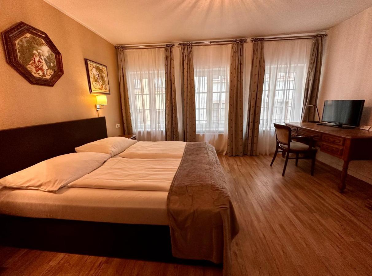 Altstadthotel Hayk Am Rhein 3* Colónia